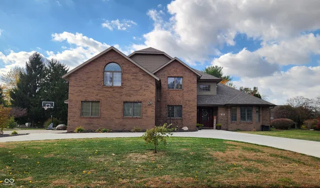 $507,500 | 501 South Riviera Lane, Yorktown, IN 47396