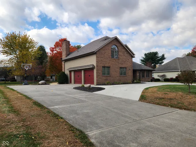 $507,500 | 501 South Riviera Lane, Yorktown, IN 47396