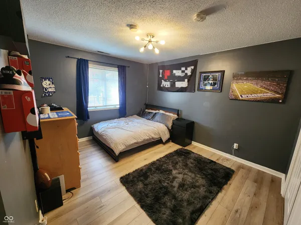 $484,000 | 501 South Riviera Lane, Yorktown, IN 47396