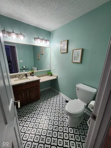 $507,500 | 501 South Riviera Lane, Yorktown, IN 47396