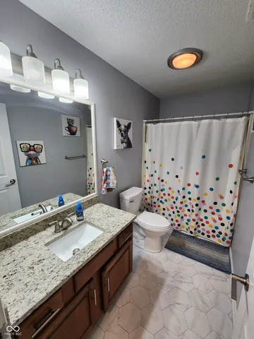 $507,500 | 501 South Riviera Lane, Yorktown, IN 47396