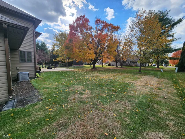 $507,500 | 501 South Riviera Lane, Yorktown, IN 47396