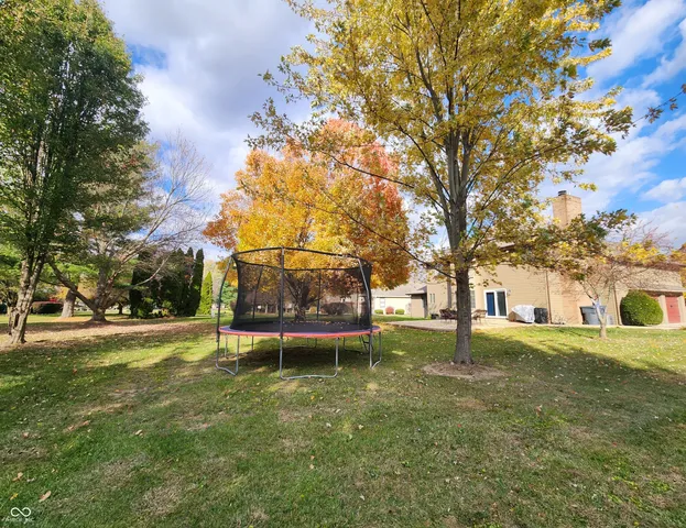 $507,500 | 501 South Riviera Lane, Yorktown, IN 47396