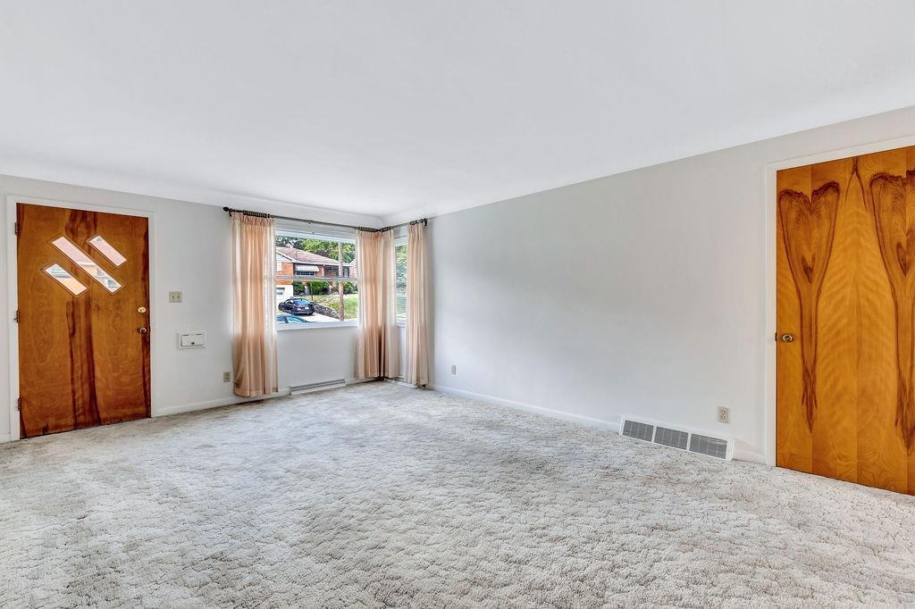 3153 Dickinson Road Cincinnati, OH 45211 - Photo 5 of 32 Gallery Image 5