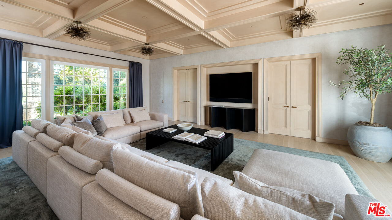 111 North Mapleton Drive Los Angeles, CA 90077 - Photo 14 of 53