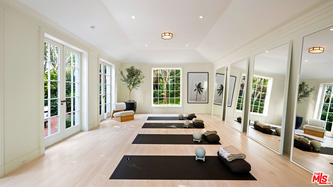 111 North Mapleton Drive Los Angeles, CA 90077 - Photo 24 of 53