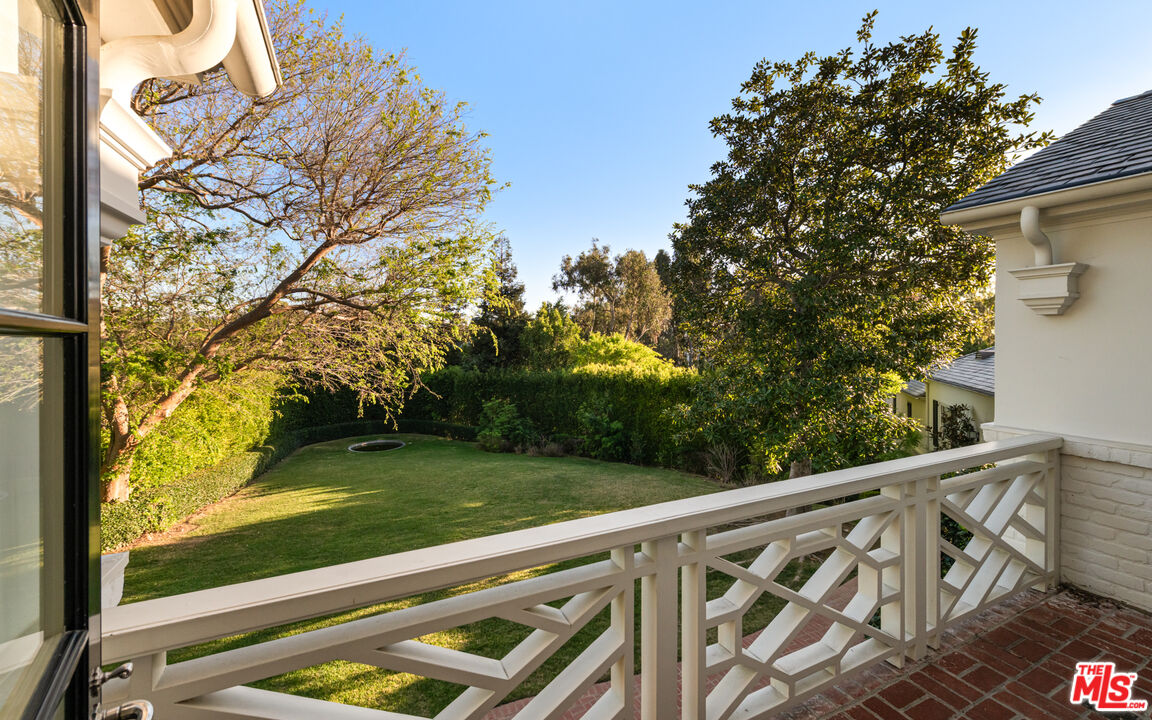 111 North Mapleton Drive Los Angeles, CA 90077 - Photo 39 of 53