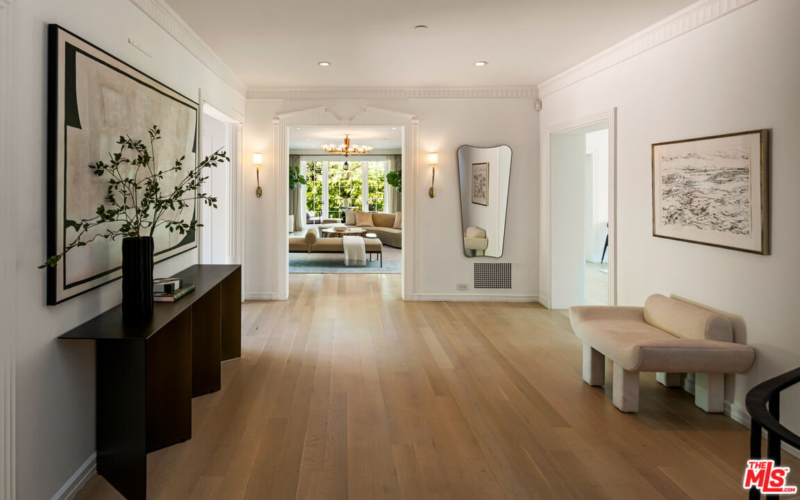 111 North Mapleton Drive Los Angeles, CA 90077 - Photo 5 of 53