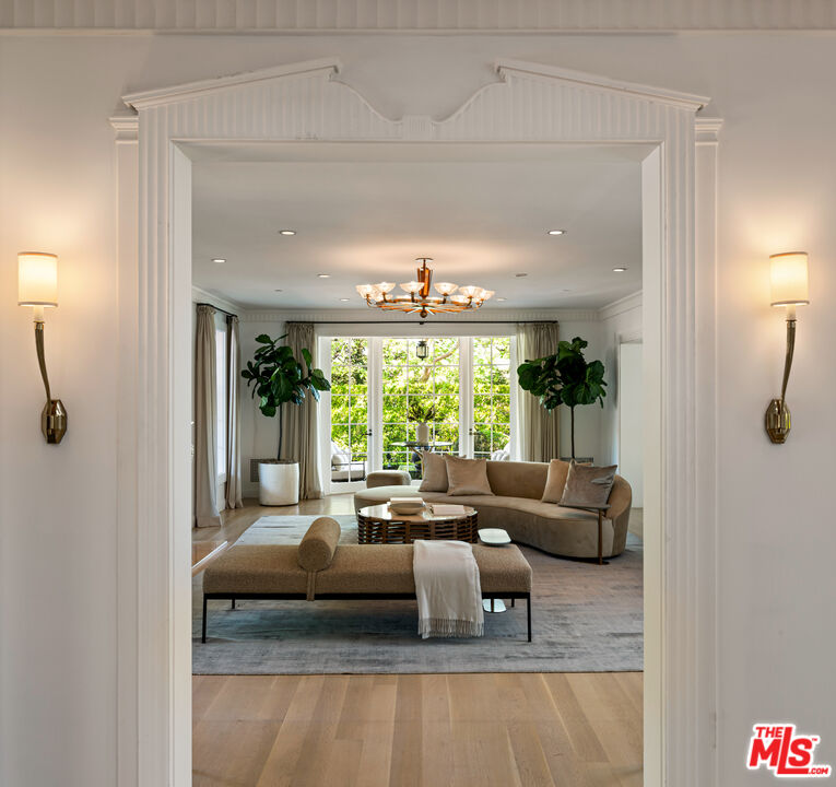 111 North Mapleton Drive Los Angeles, CA 90077 - Photo 6 of 53