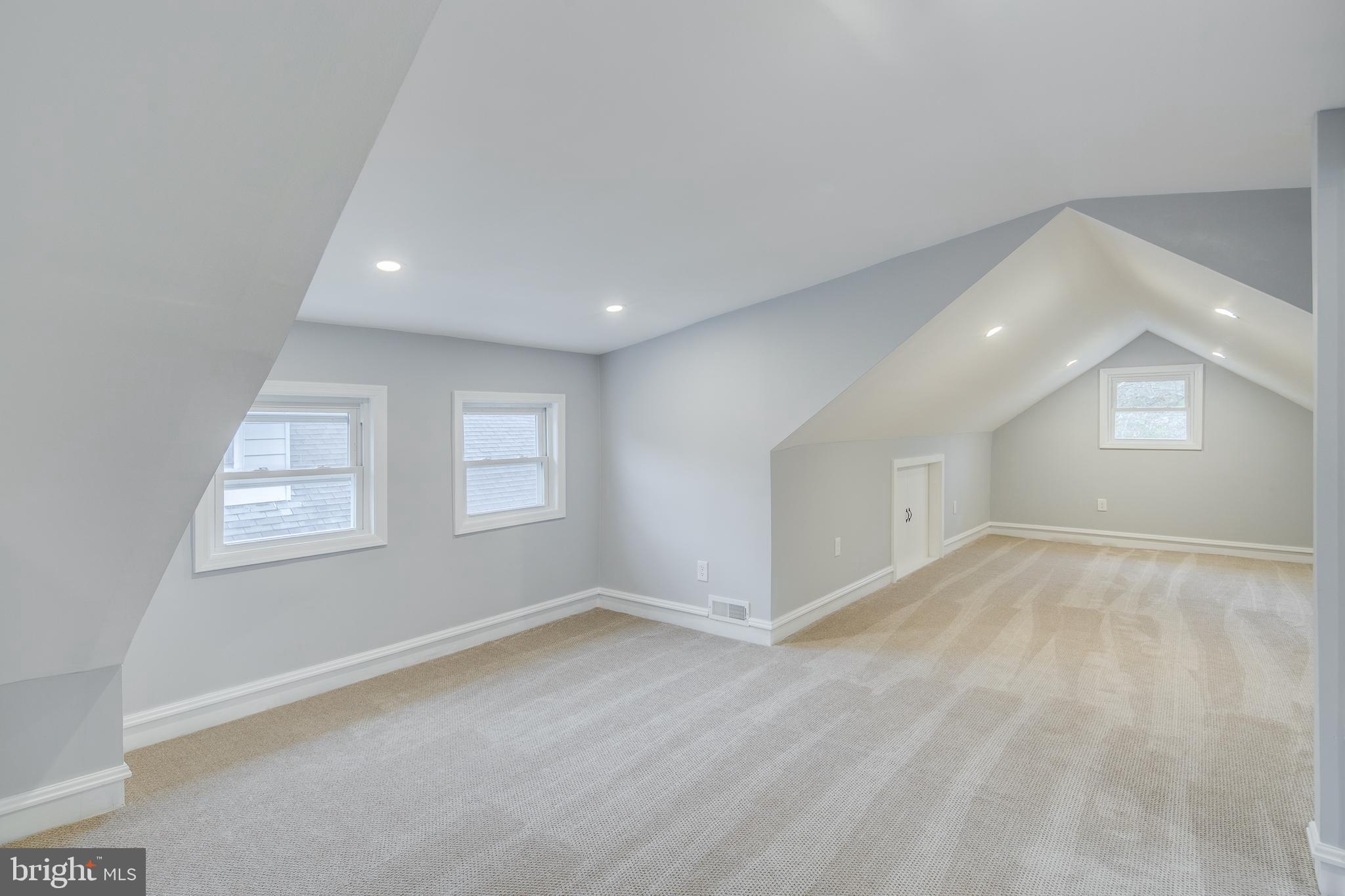 77 Harding Avenue Oaklyn, NJ 08107 - Photo 21 of 25 Main bedroom