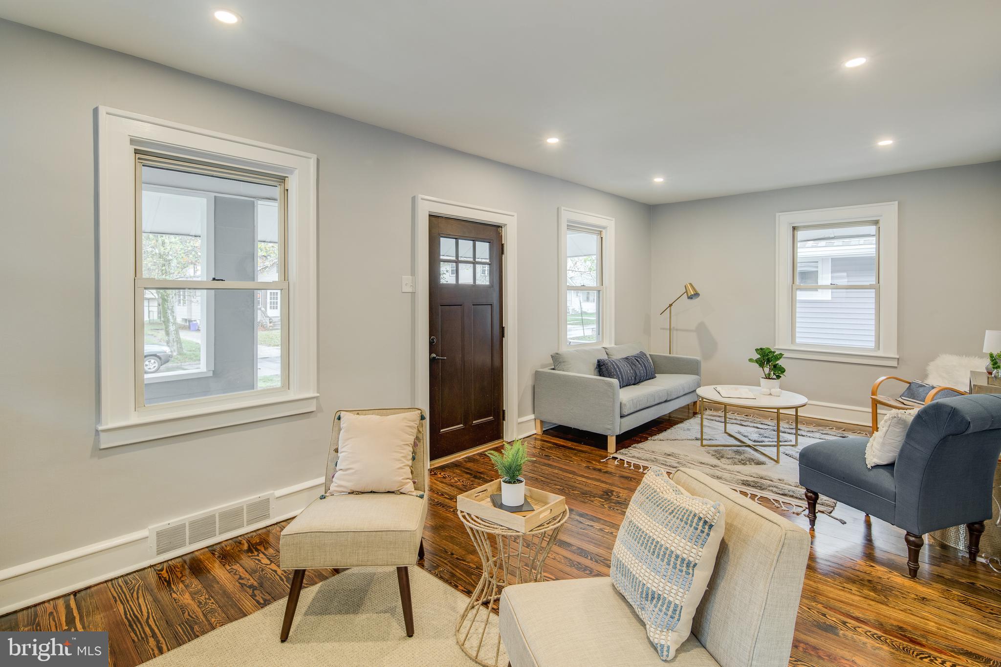 77 Harding Avenue Oaklyn, NJ 08107 - Photo 4 of 25 Living room