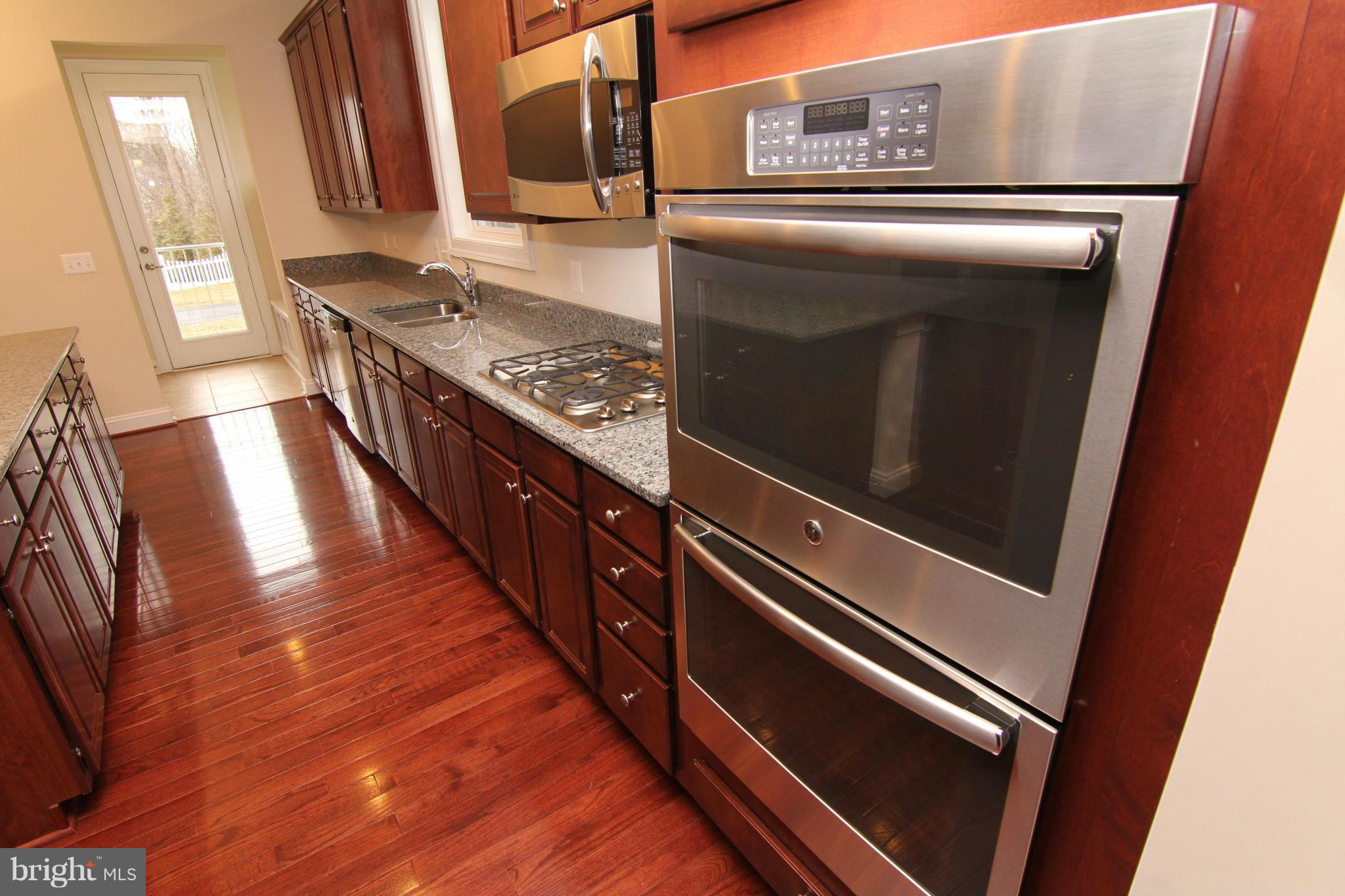 20946 Ashburn Road Ashburn, VA 20147 - Photo 11 of 30 Kitchen