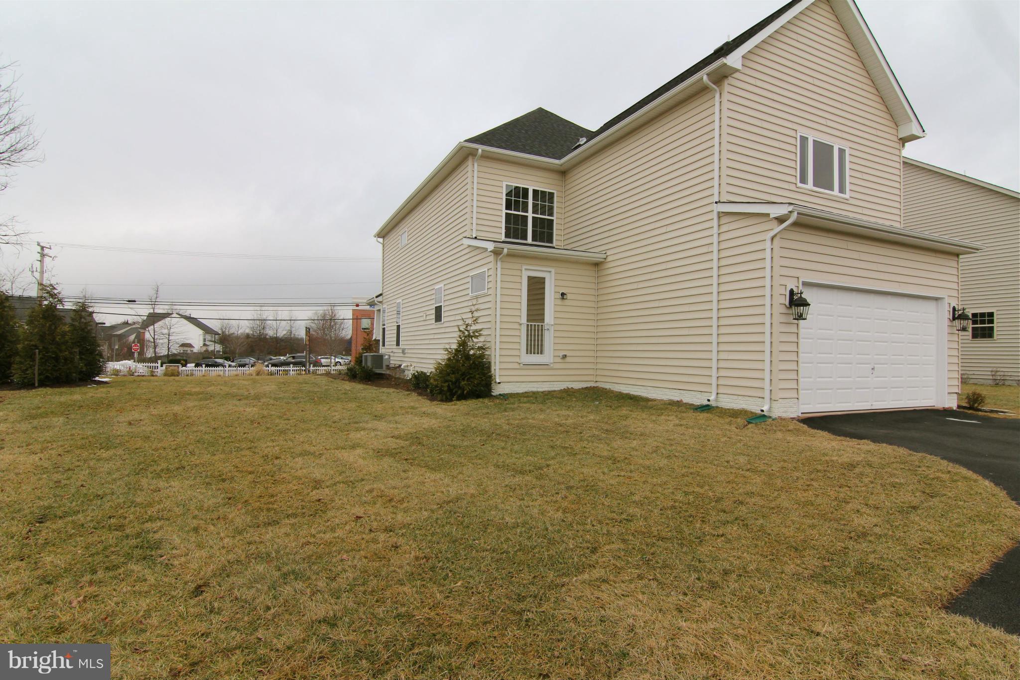 20946 Ashburn Road Ashburn, VA 20147 - Photo 29 of 30 Exterior (Rear)