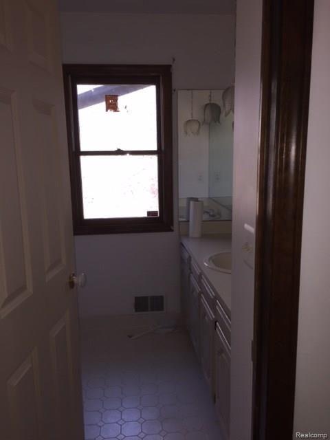 6897 Hatchery Road Waterford, MI 48327 - Photo 4 of 14 hat1.JPG