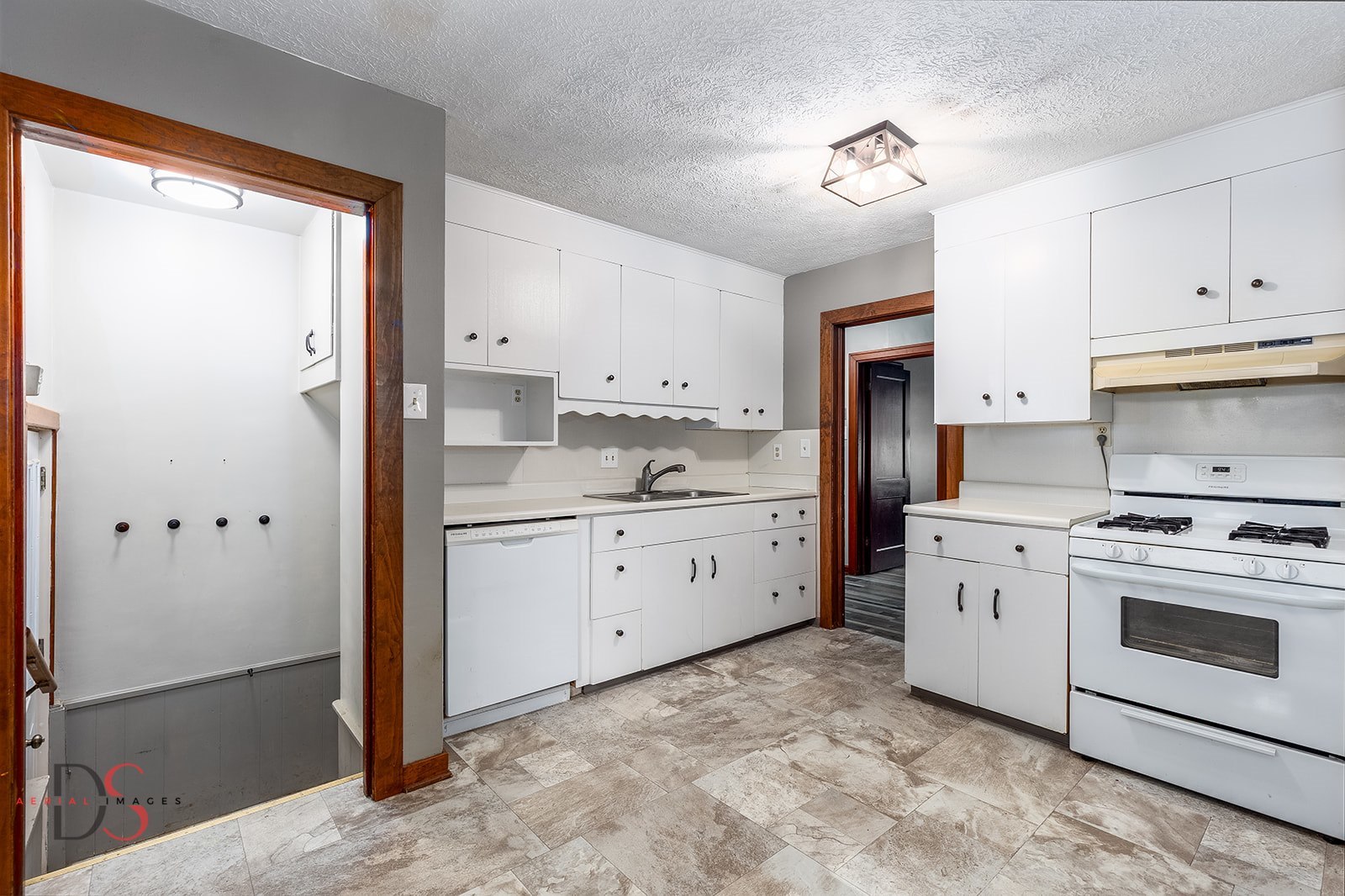 305 West 3rd Street Streator, IL 61364 - Photo 6 of 18