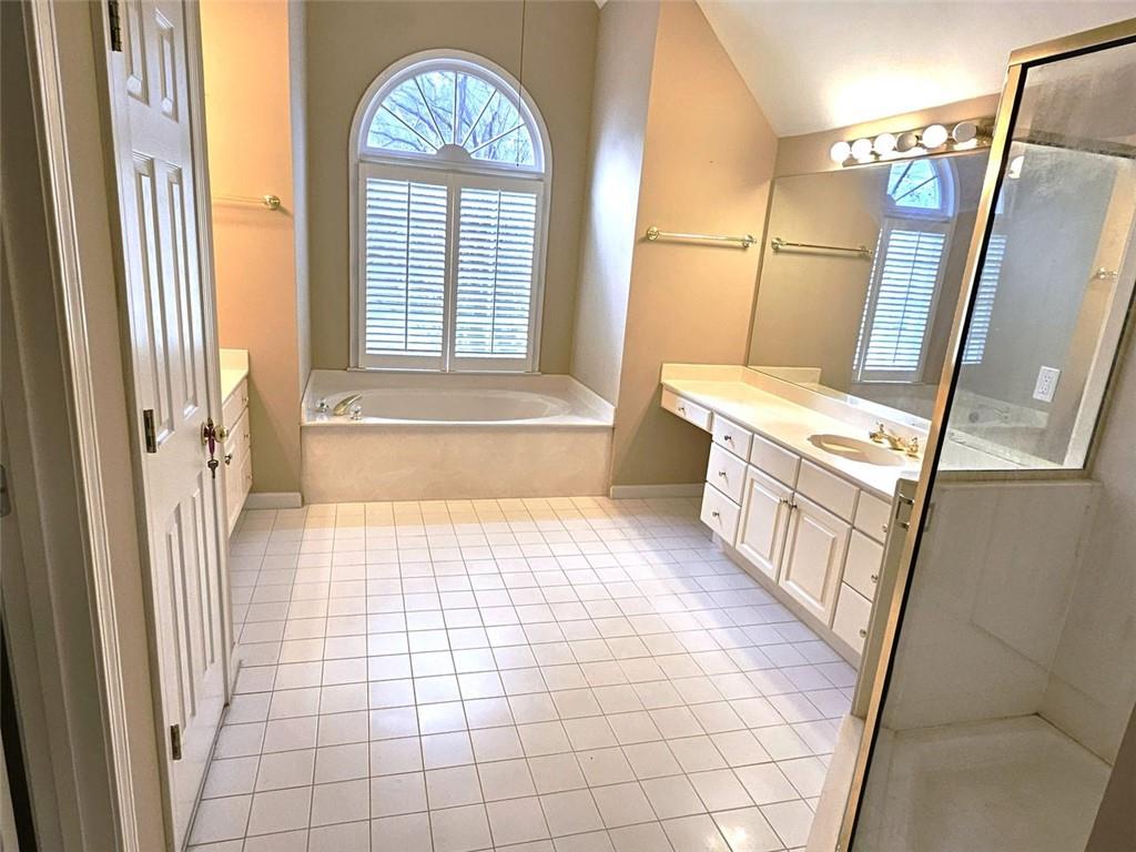 3800 Cherry Ridge Boulevard Decatur, GA 30034 - Photo 19 of 21 a bathroom with a bathtub and a window