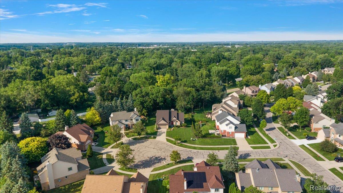 3359 Paddington Court Rochester, MI 48309 - Photo 8 of 63 19-3359 Paddington Ct-19.jpg