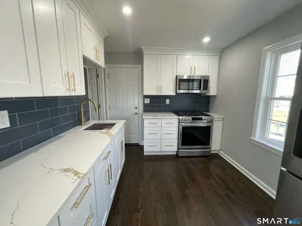 $1,900 | 111 Priscilla Circle, Bridgeport, CT 06610