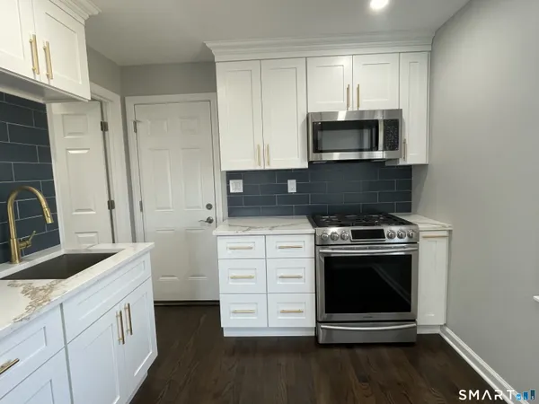 $1,900 | 111 Priscilla Circle, Bridgeport, CT 06610