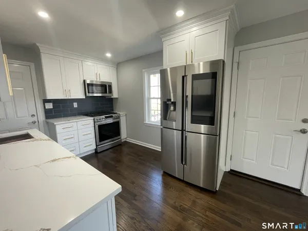 $1,900 | 111 Priscilla Circle, Bridgeport, CT 06610