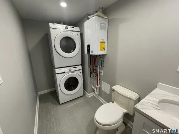 $1,900 | 111 Priscilla Circle, Bridgeport, CT 06610