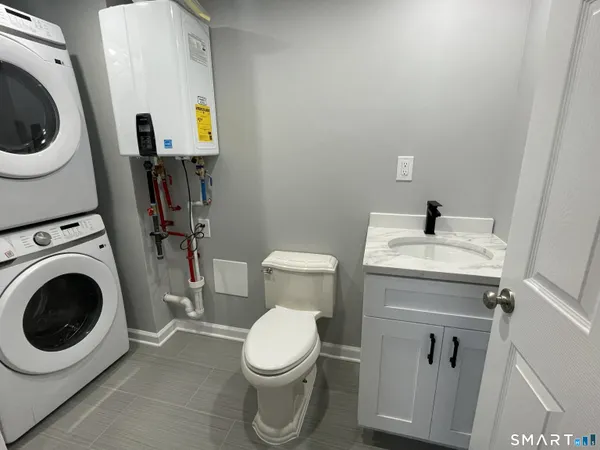 $1,900 | 111 Priscilla Circle, Bridgeport, CT 06610