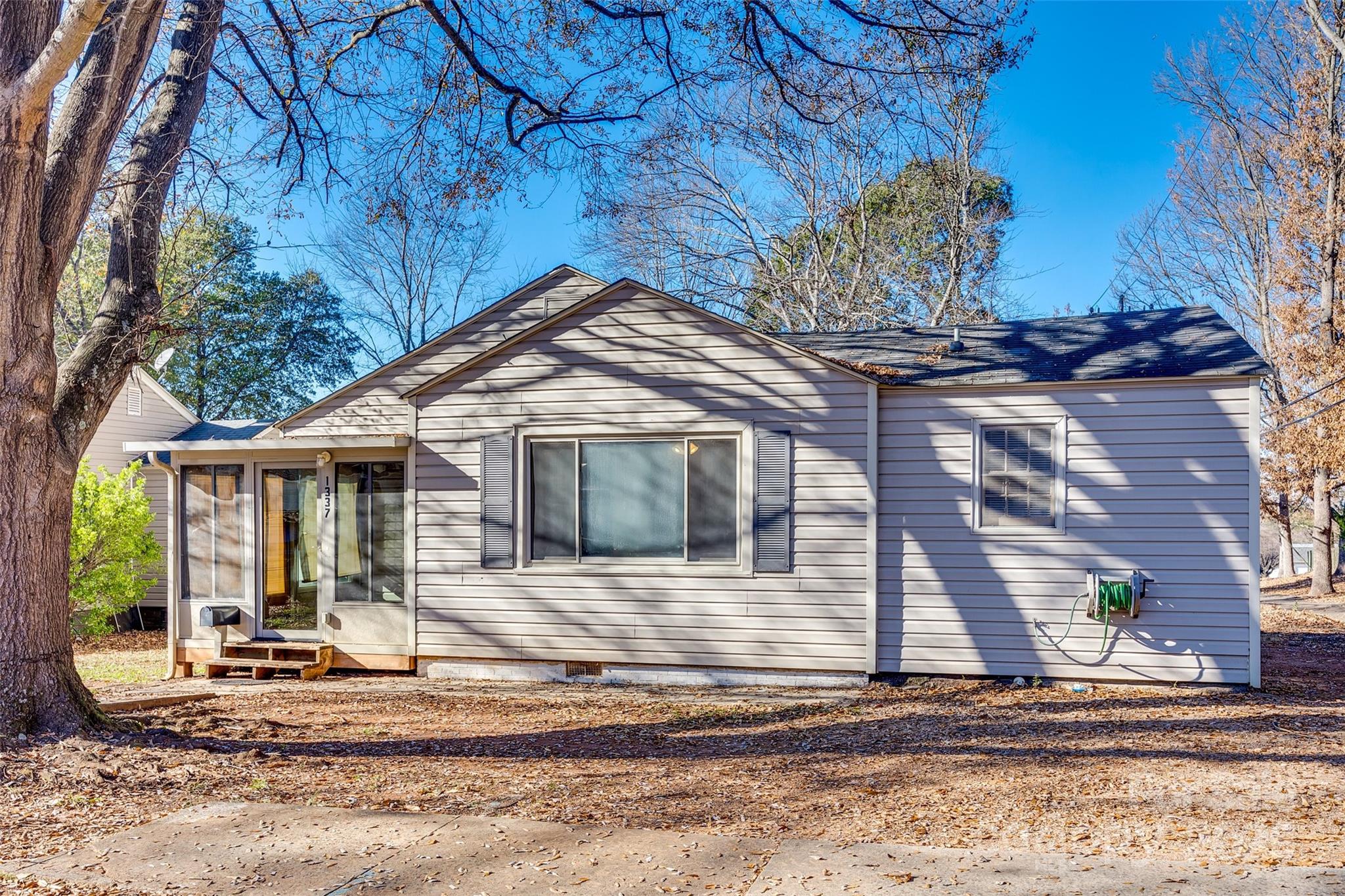 a view of a yard in front of a house