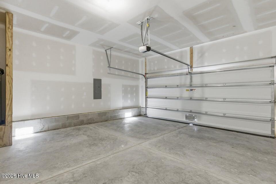 903 Red Sail Road New Bern, NC 28560 - Photo 10 of 29 2 car garage