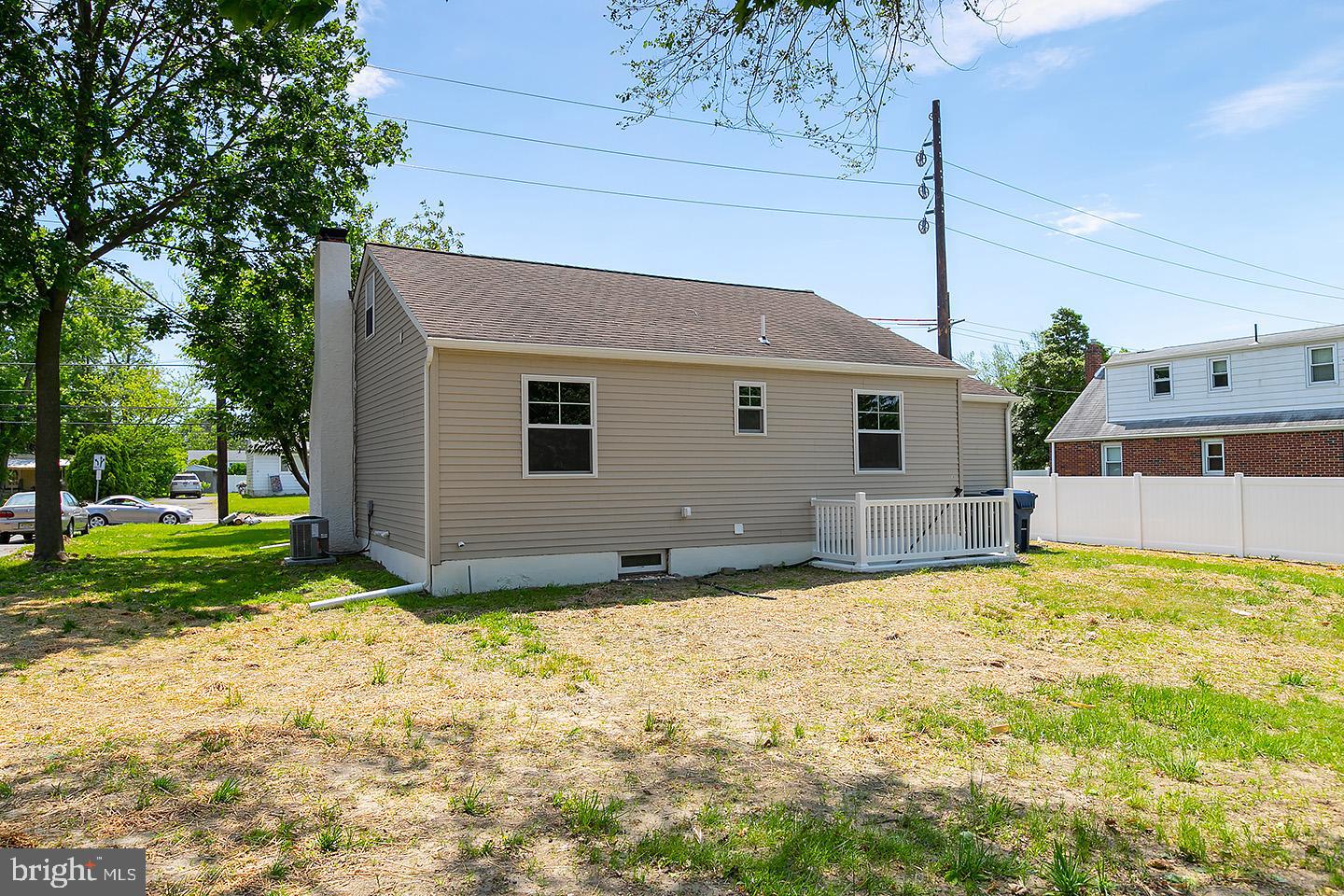 409 Sicklerville Road Williamstown, NJ 08094 - Photo 13 of 20 Exterior Back with walkout basement.
