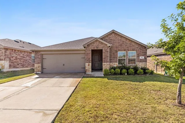 $2,150 | 936 Alton Drive, Aubrey, TX 76227