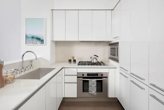 $2,085,000 | 25 Broad Street, Unit 20I | Financial District