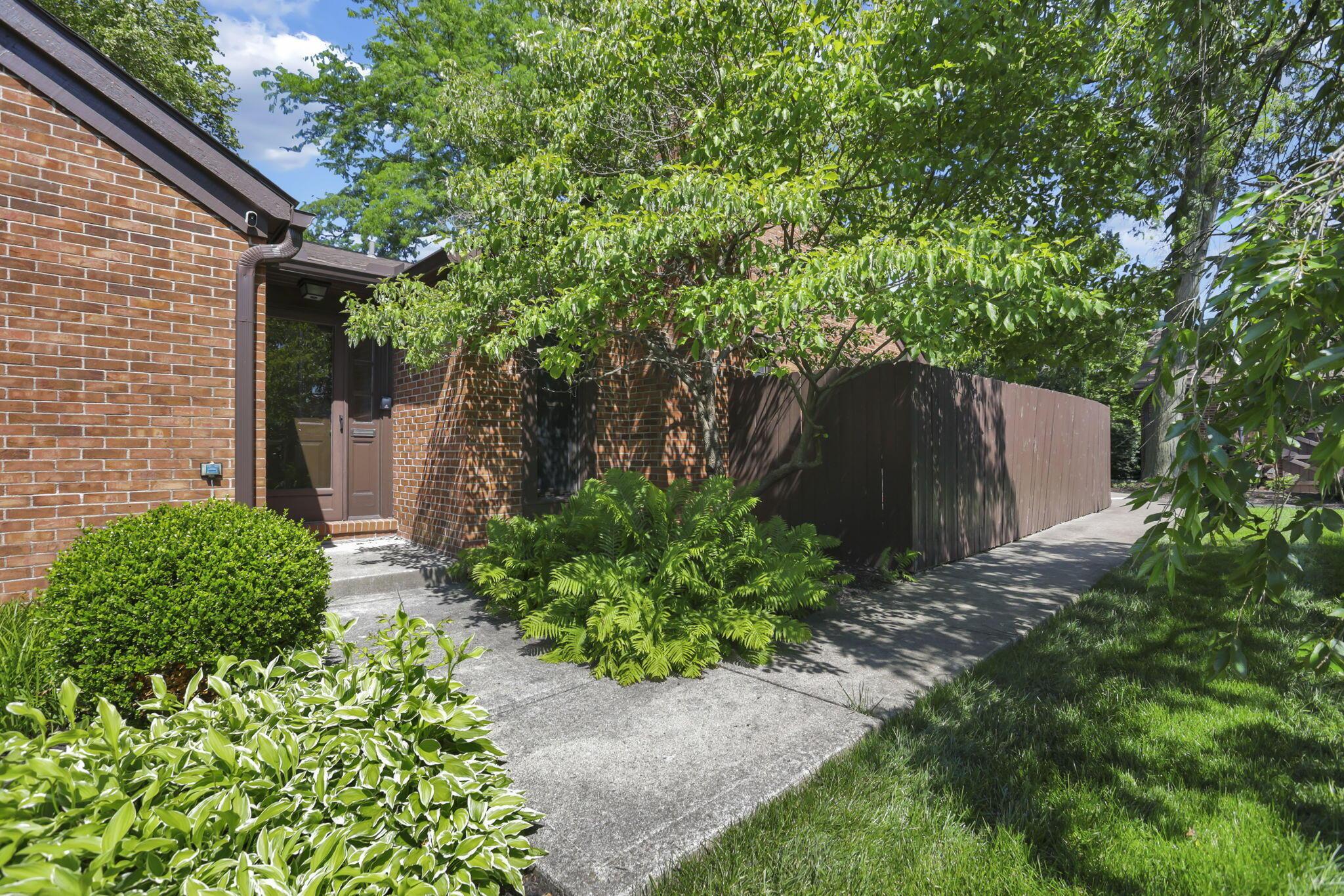 2160 Coach Road North, Unit 9 Columbus, OH 43220 - Photo 3 of 49