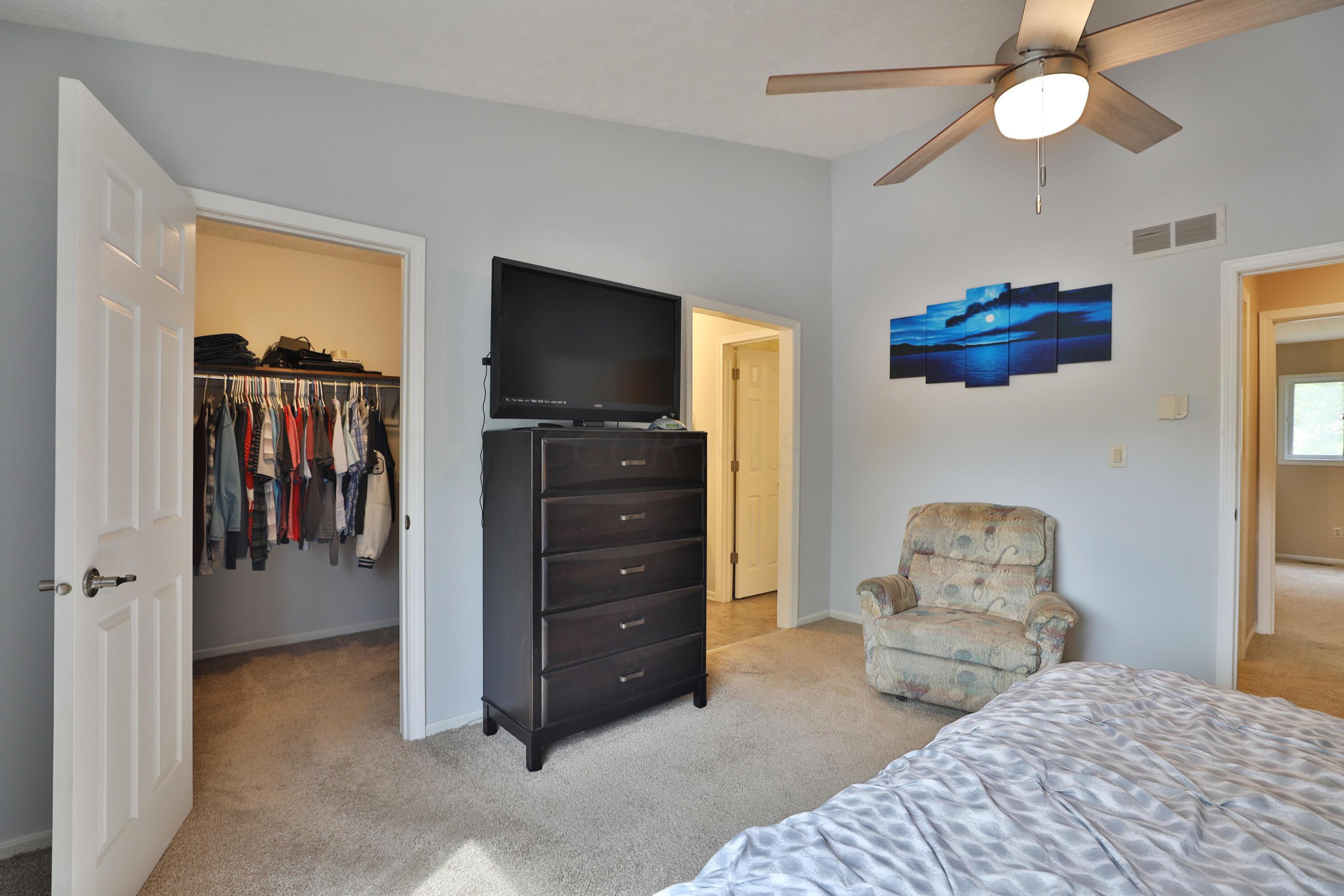5365 Reed Road Columbus, OH 43235 - Photo 19 of 37 Owner's Bedroom w/ Walk-in Closet