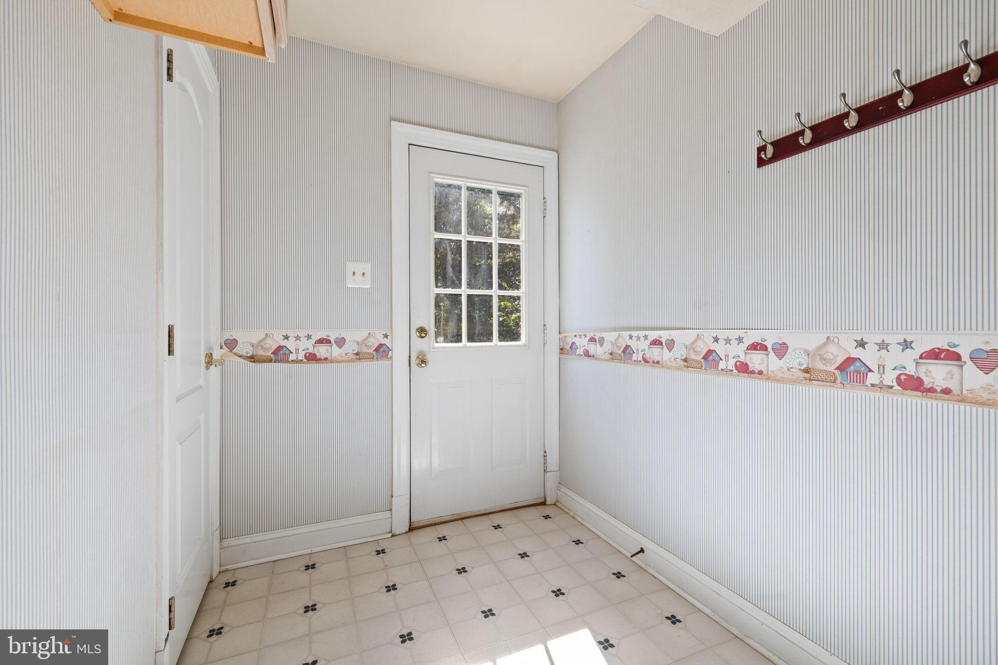 6397 Tazewell Street Warrenton, VA 20187 - Photo 18 of 41 Bright and inviting entryway with charm.