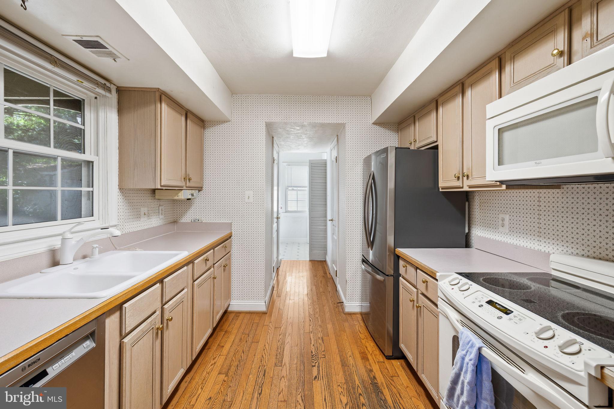 6397 Tazewell Street Warrenton, VA 20187 - Photo 10 of 41 Bright and inviting kitchen with modern finishes.