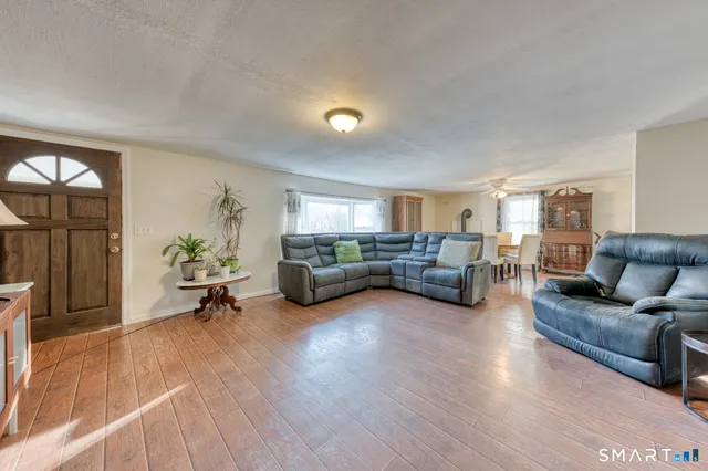 $320,000 | 925 Windham Road, Windham, CT 06266