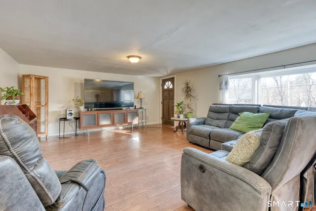 $320,000 | 925 Windham Road, Windham, CT 06266