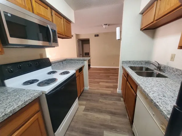 $800 | 9700 Leawood Boulevard, Unit 816, Houston, TX 77099