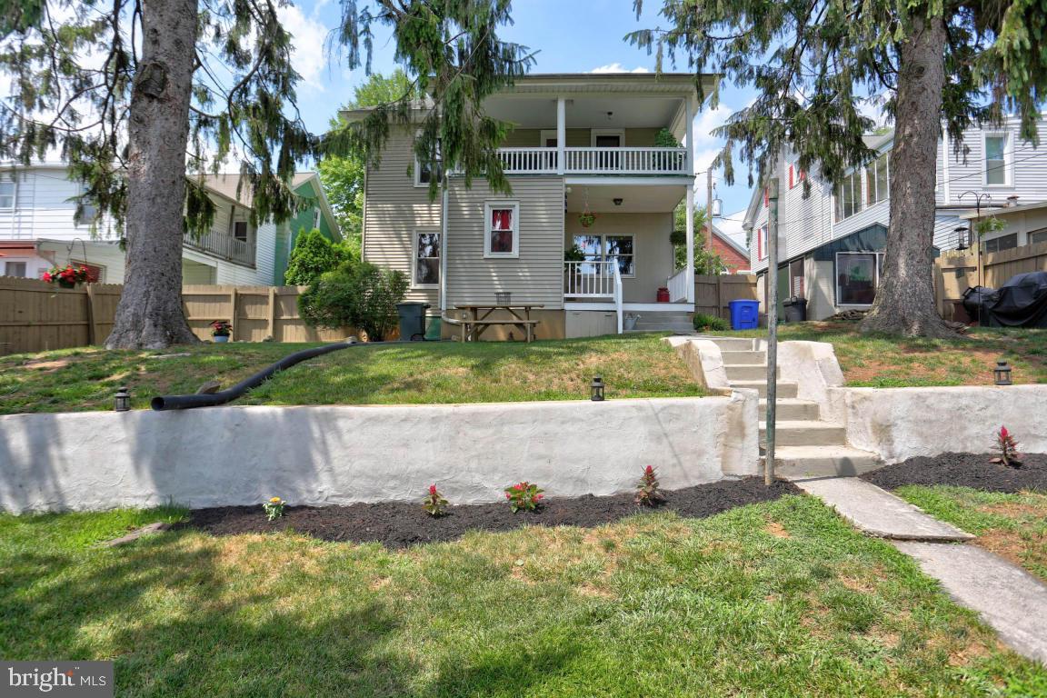 38 East Center Street Lititz, PA 17543 - Photo 7 of 39