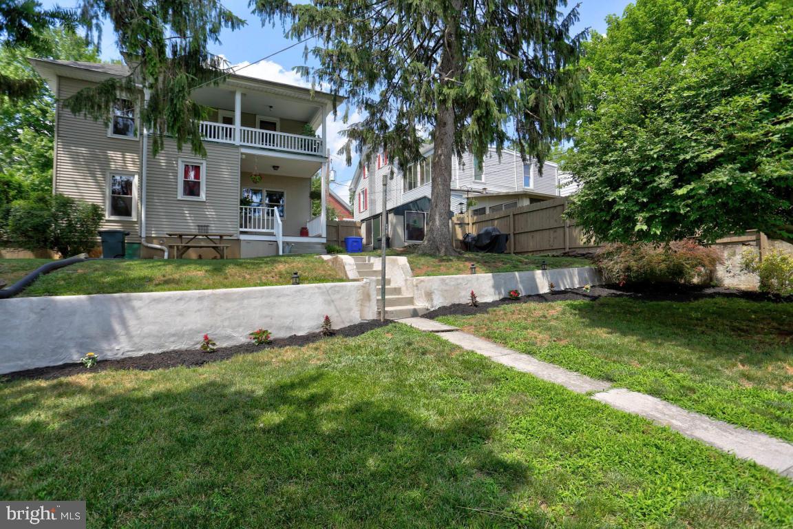 38 East Center Street Lititz, PA 17543 - Photo 9 of 39