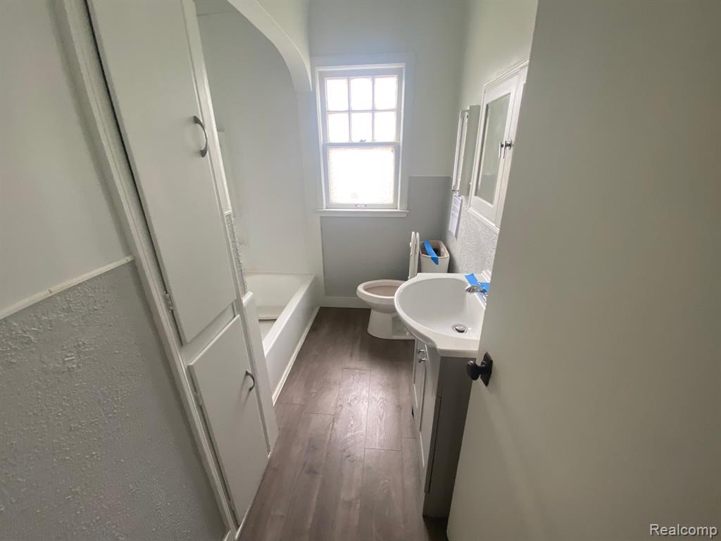 3052 South Center Road Burton, MI 48519 - Photo 10 of 13