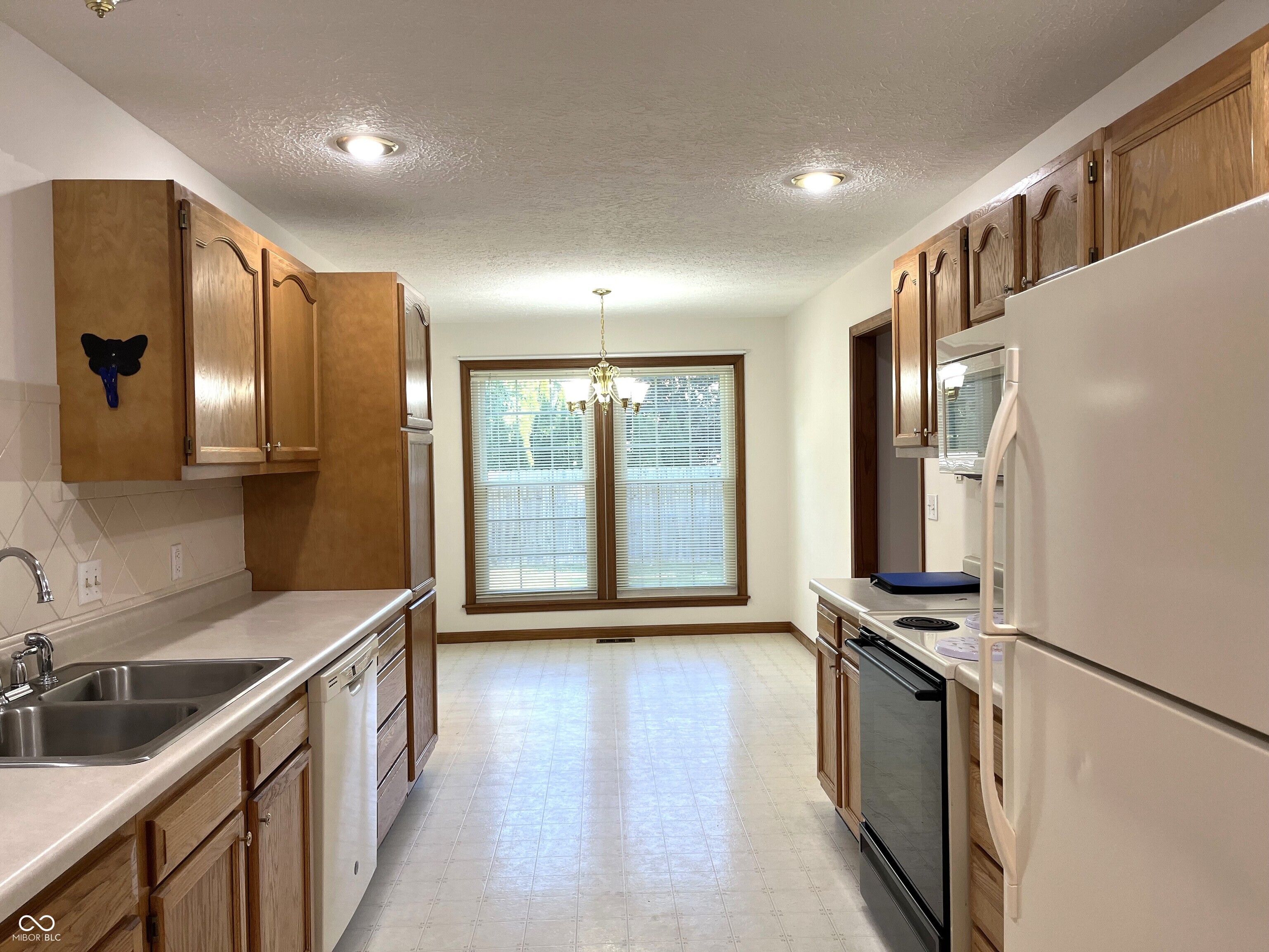 2010 Declaration Drive Greenfield, IN 46140 - Photo 4 of 20