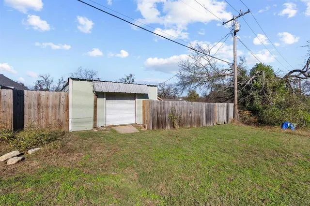 $250,000 | 422 West Acheson Street, Denison, TX 75020