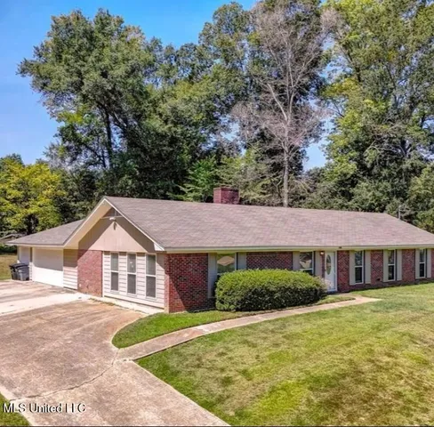 $210,000 | 5004 Rollingwood Estates Drive, Vicksburg, MS 39180