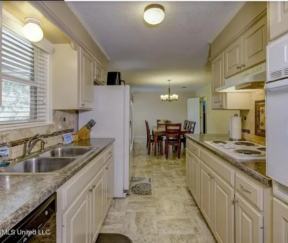 $210,000 | 5004 Rollingwood Estates Drive, Vicksburg, MS 39180