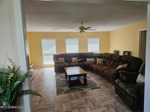 $210,000 | 5004 Rollingwood Estates Drive, Vicksburg, MS 39180