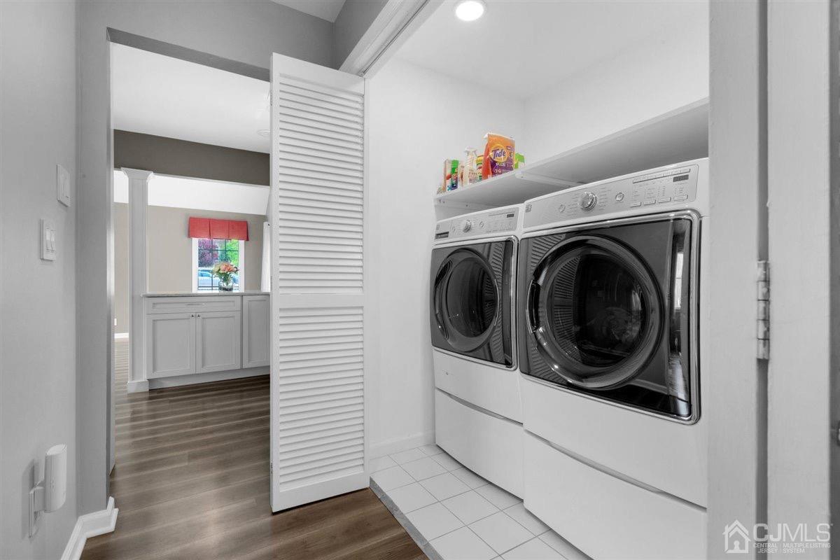 23 Southfield Road Edison, NJ 08820 - Photo 31 of 57 a utility room with closet dryer and washer