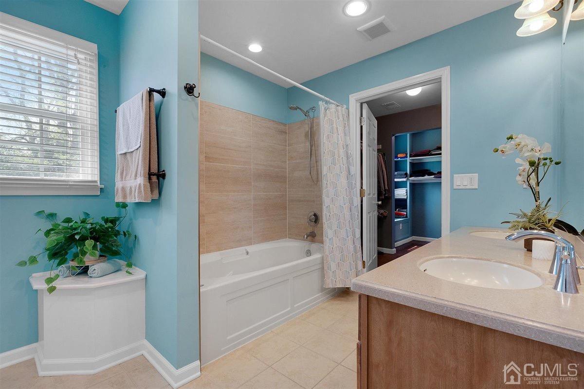 23 Southfield Road Edison, NJ 08820 - Photo 39 of 57 a bathroom with a tub sink and mirror