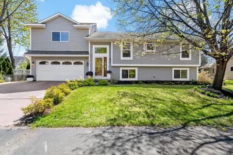 $525,000 | 8600 Pineview Lane North, Maple Grove, MN 55369