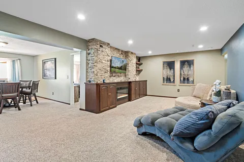 $525,000 | 8600 Pineview Lane North, Maple Grove, MN 55369